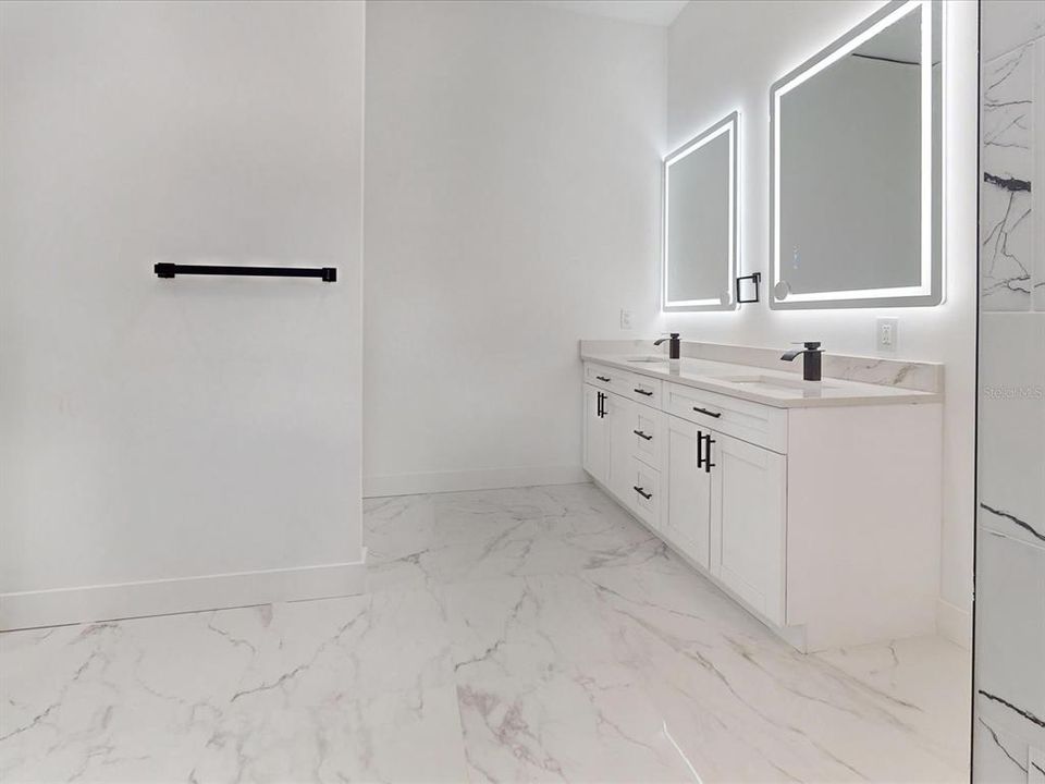 For Sale: $345,000 (3 beds, 2 baths, 1612 Square Feet)