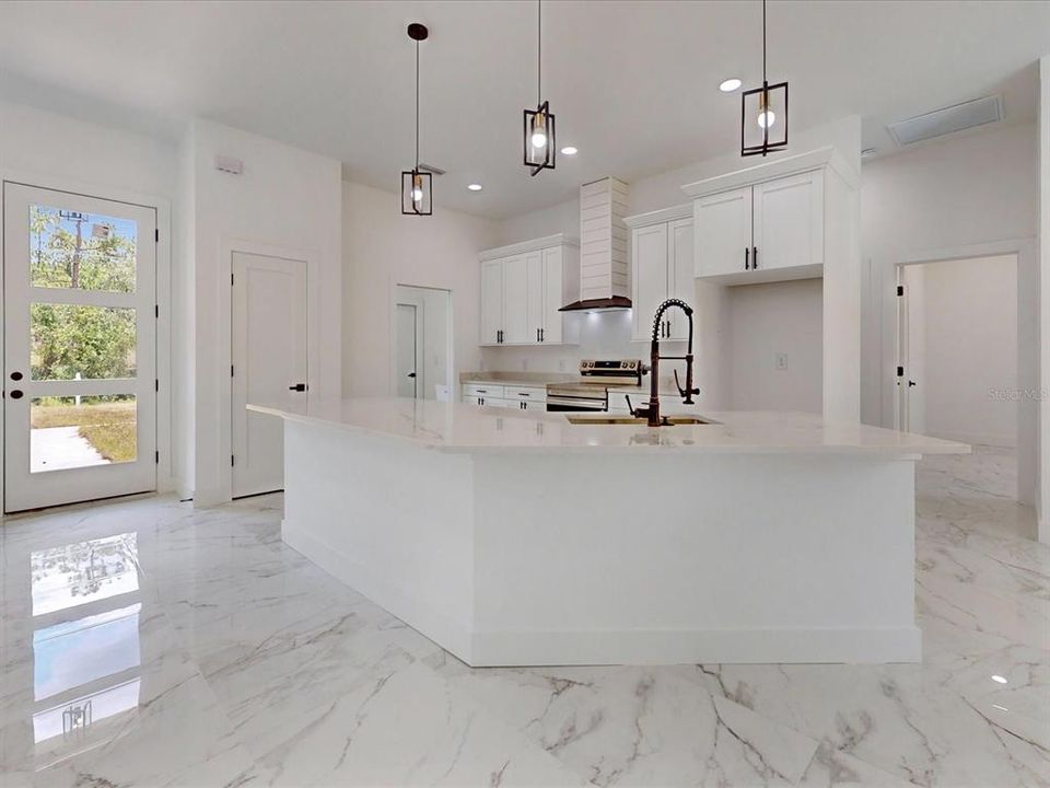For Sale: $345,000 (3 beds, 2 baths, 1612 Square Feet)