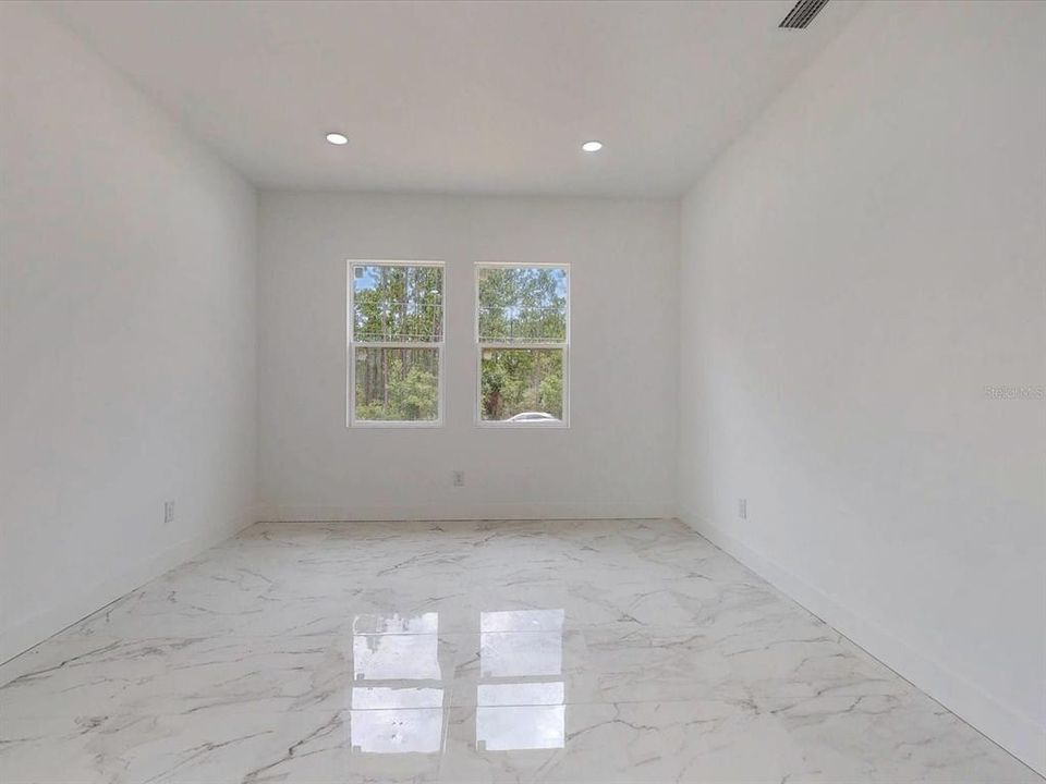 For Sale: $345,000 (3 beds, 2 baths, 1612 Square Feet)