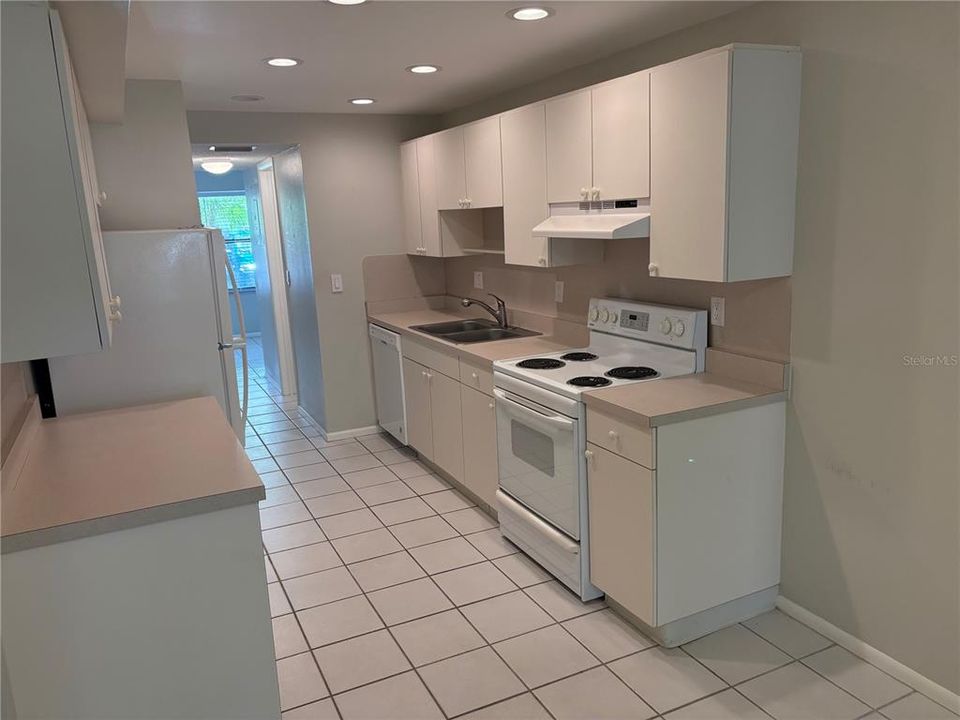 В аренду: $1,350 (1 спален, 1 ванн, 924 Квадратных фут)