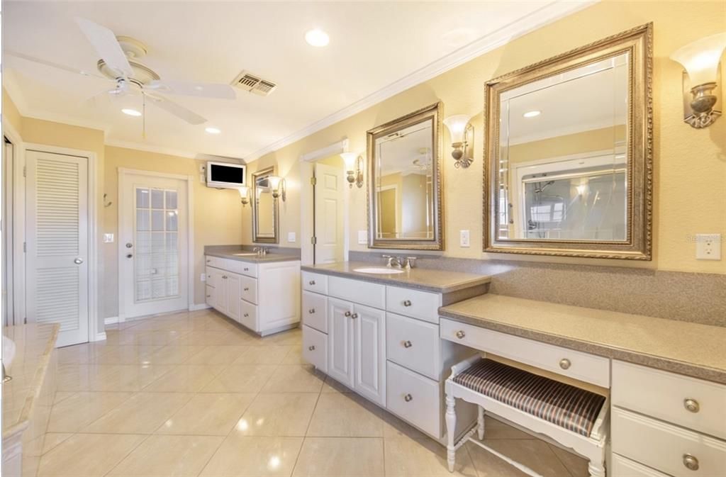 В аренду: $3,000 (3 спален, 2 ванн, 2403 Квадратных фут)