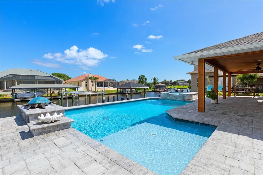 Под контрактом: $725,000 (3 спален, 2 ванн, 1904 Квадратных фут)