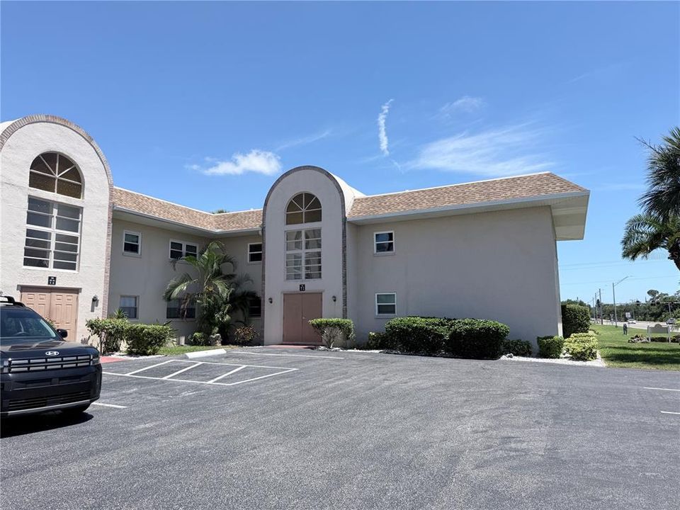 For Sale: $119,500 (1 beds, 1 baths, 745 Square Feet)