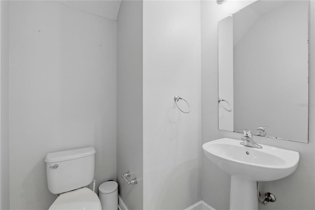 На продажу: $419,900 (4 спален, 2 ванн, 2245 Квадратных фут)