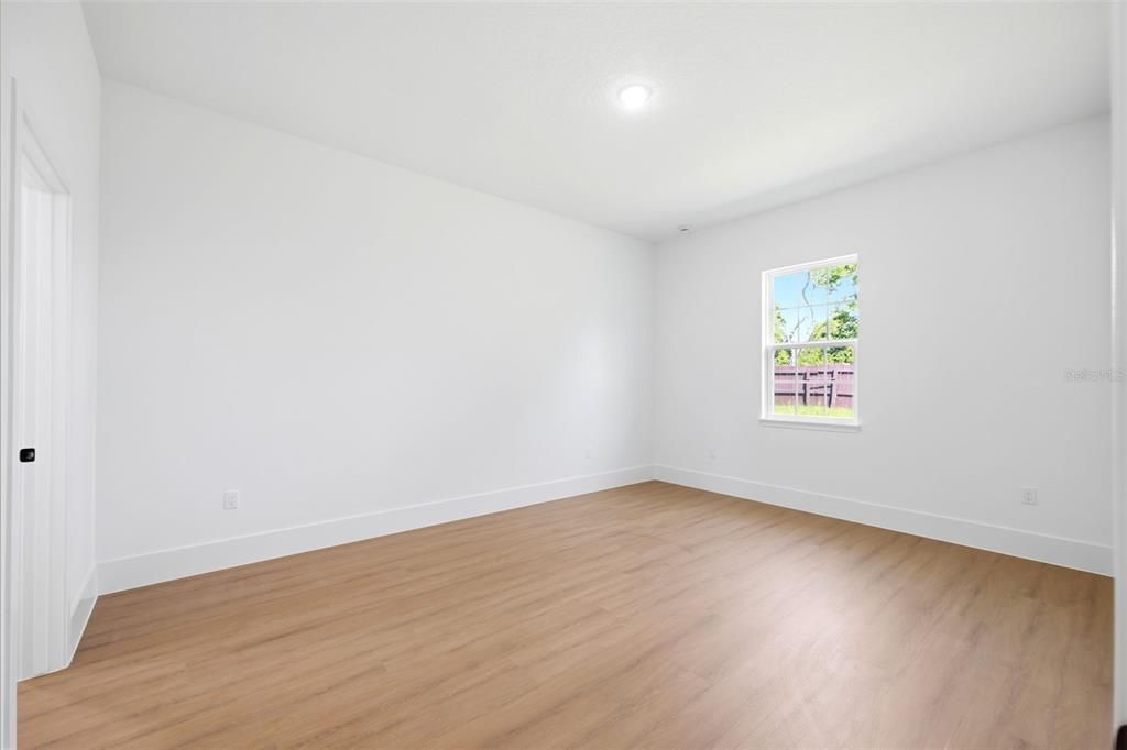 На продажу: $335,000 (4 спален, 2 ванн, 1799 Квадратных фут)