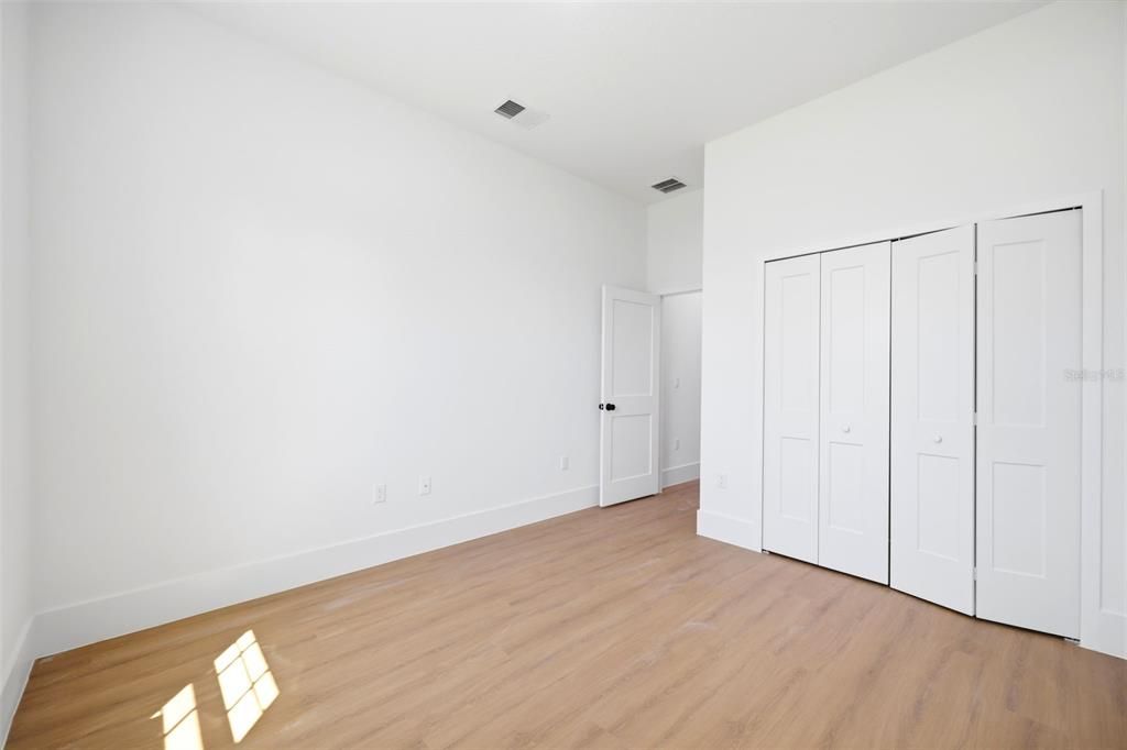 На продажу: $335,000 (4 спален, 2 ванн, 1799 Квадратных фут)