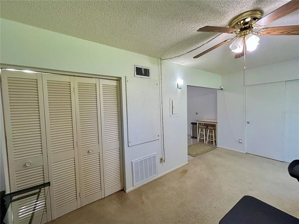 En Venta: $129,900 (2 camas, 2 baños, 1100 Pies cuadrados)