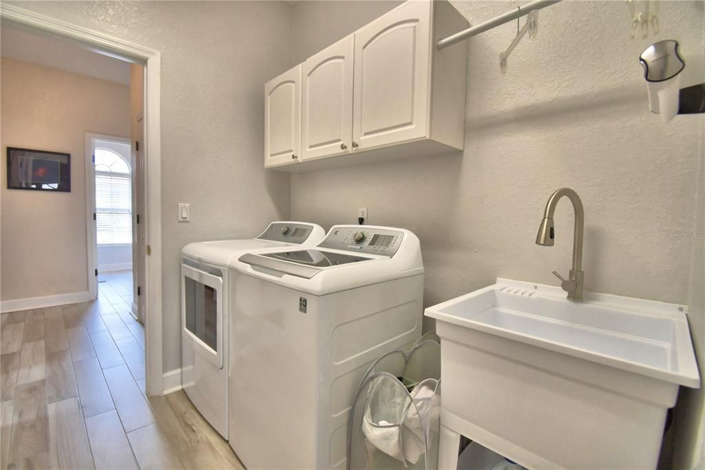 For Sale: $374,000 (3 beds, 2 baths, 1893 Square Feet)