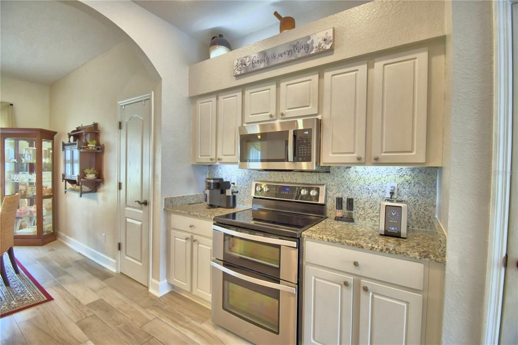 For Sale: $374,000 (3 beds, 2 baths, 1893 Square Feet)