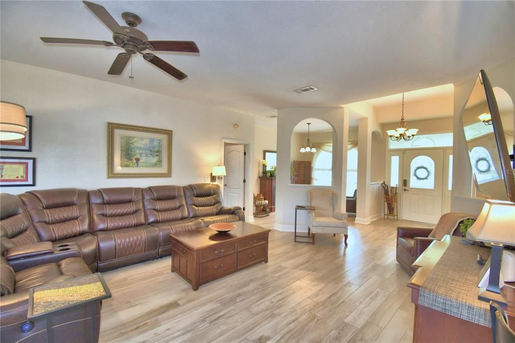 For Sale: $374,000 (3 beds, 2 baths, 1893 Square Feet)