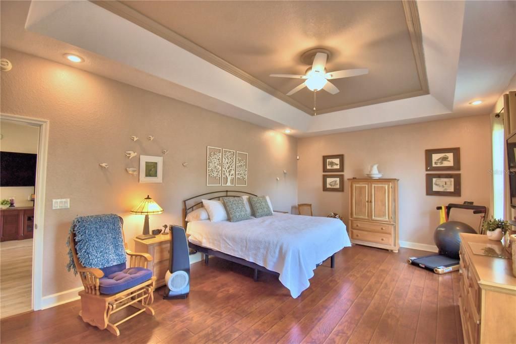 For Sale: $374,000 (3 beds, 2 baths, 1893 Square Feet)