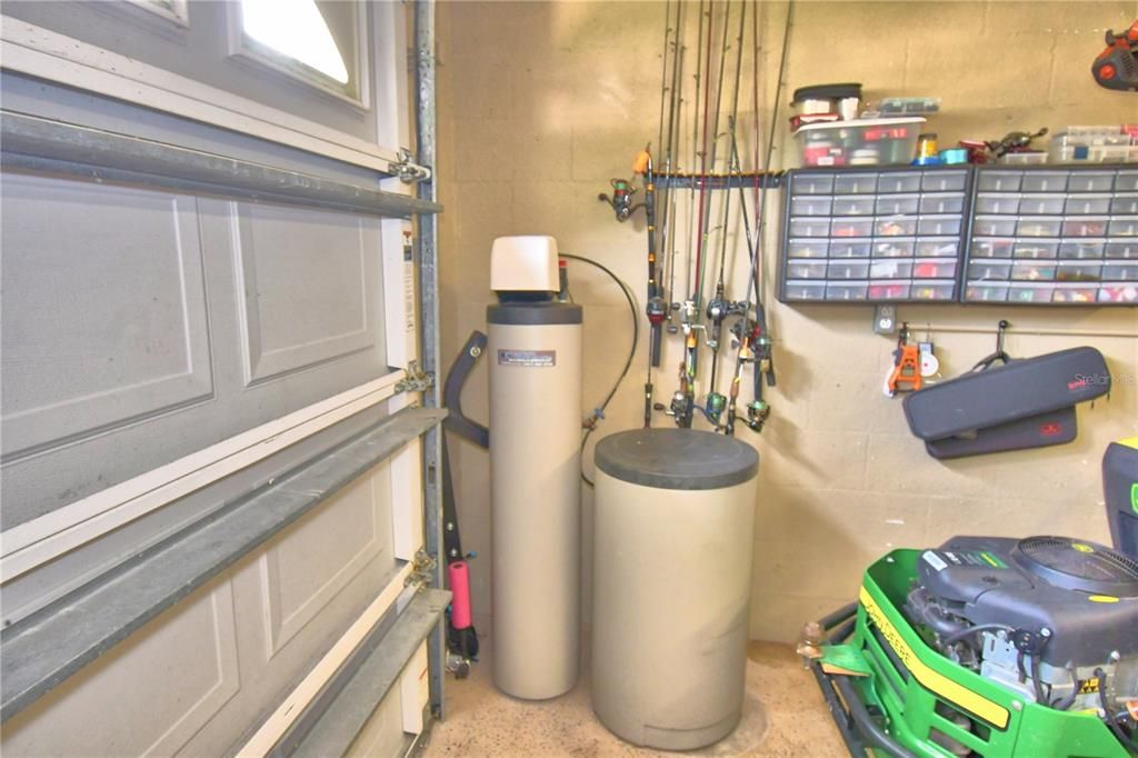 For Sale: $374,000 (3 beds, 2 baths, 1893 Square Feet)