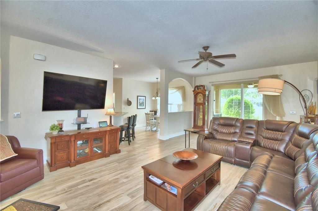 For Sale: $374,000 (3 beds, 2 baths, 1893 Square Feet)