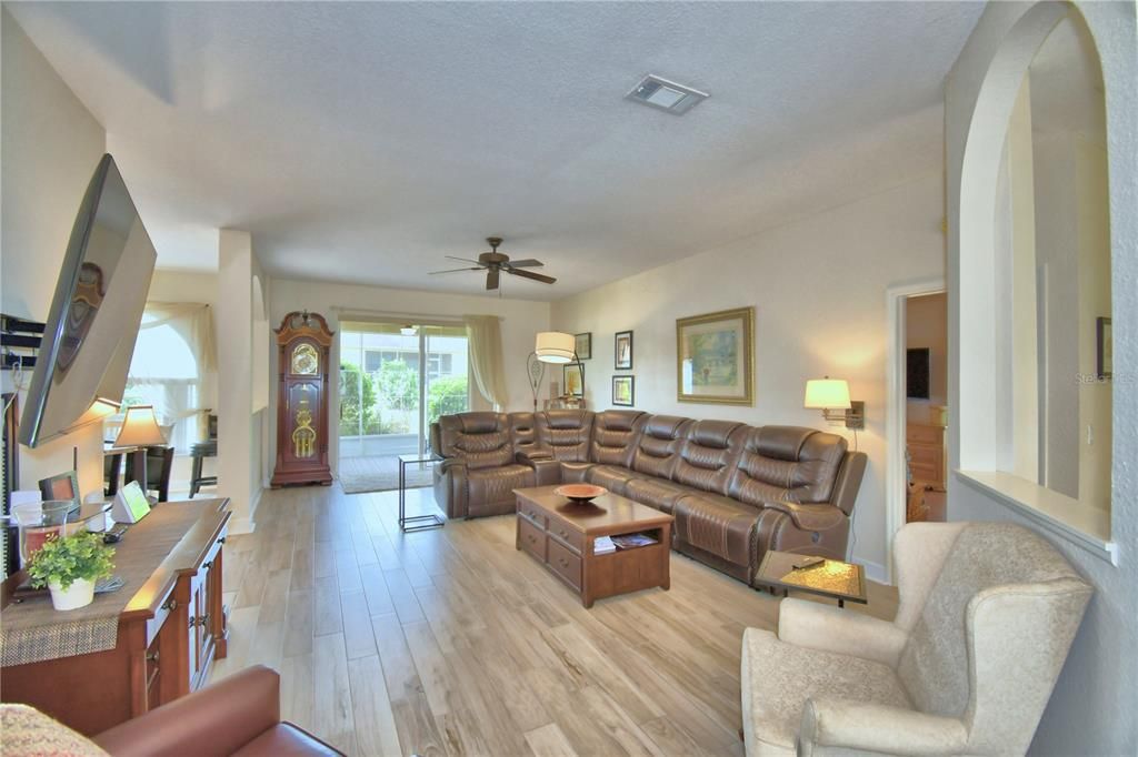For Sale: $374,000 (3 beds, 2 baths, 1893 Square Feet)
