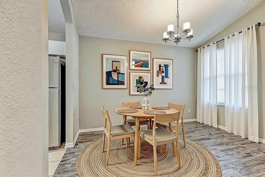En Venta: $305,000 (3 camas, 2 baños, 1324 Pies cuadrados)