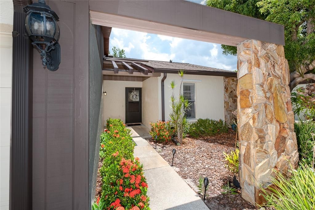 For Sale: $145,000 (2 beds, 1 baths, 884 Square Feet)
