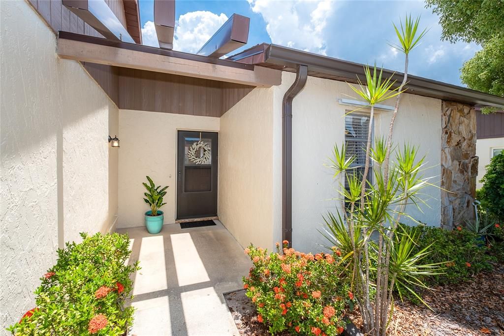 For Sale: $145,000 (2 beds, 1 baths, 884 Square Feet)