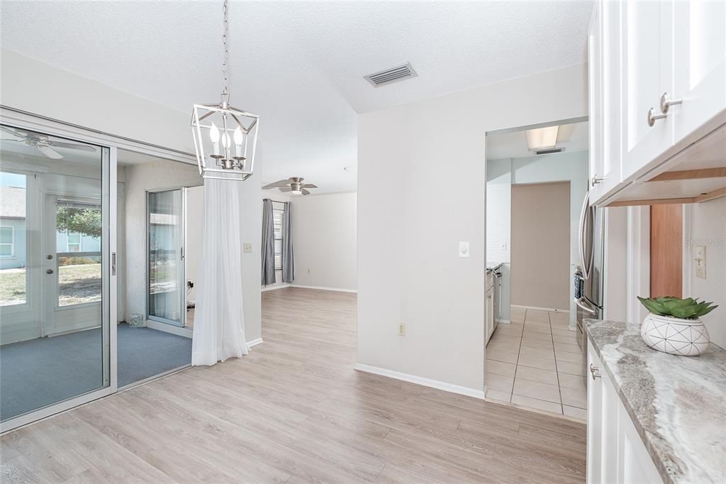 For Sale: $145,000 (2 beds, 1 baths, 884 Square Feet)