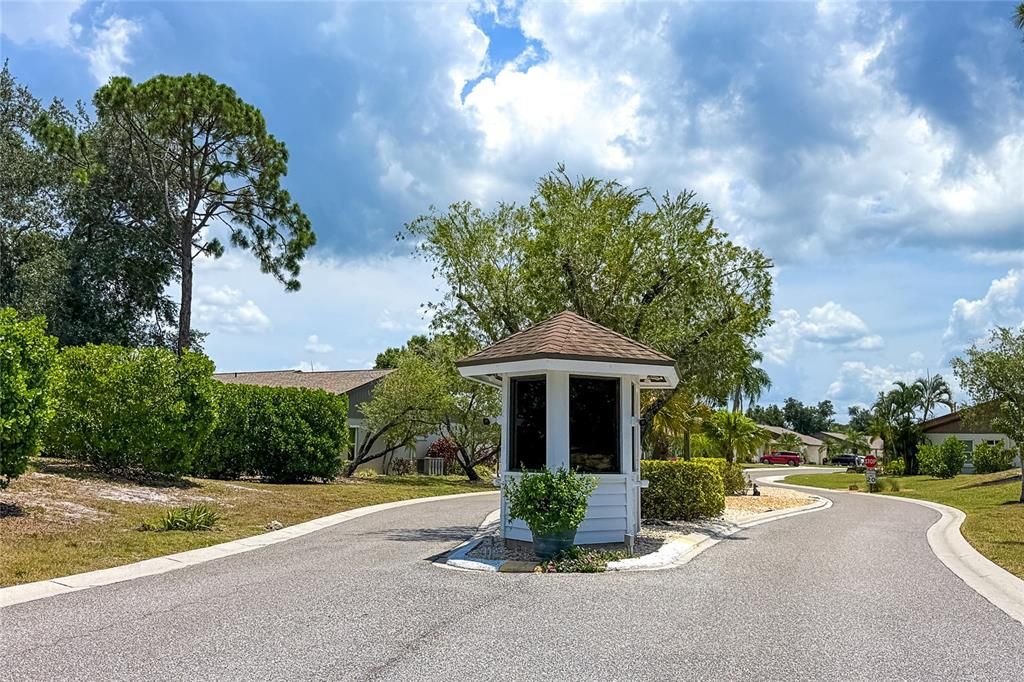 For Sale: $145,000 (2 beds, 1 baths, 884 Square Feet)