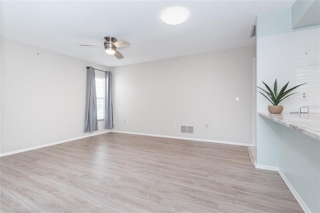 For Sale: $145,000 (2 beds, 1 baths, 884 Square Feet)