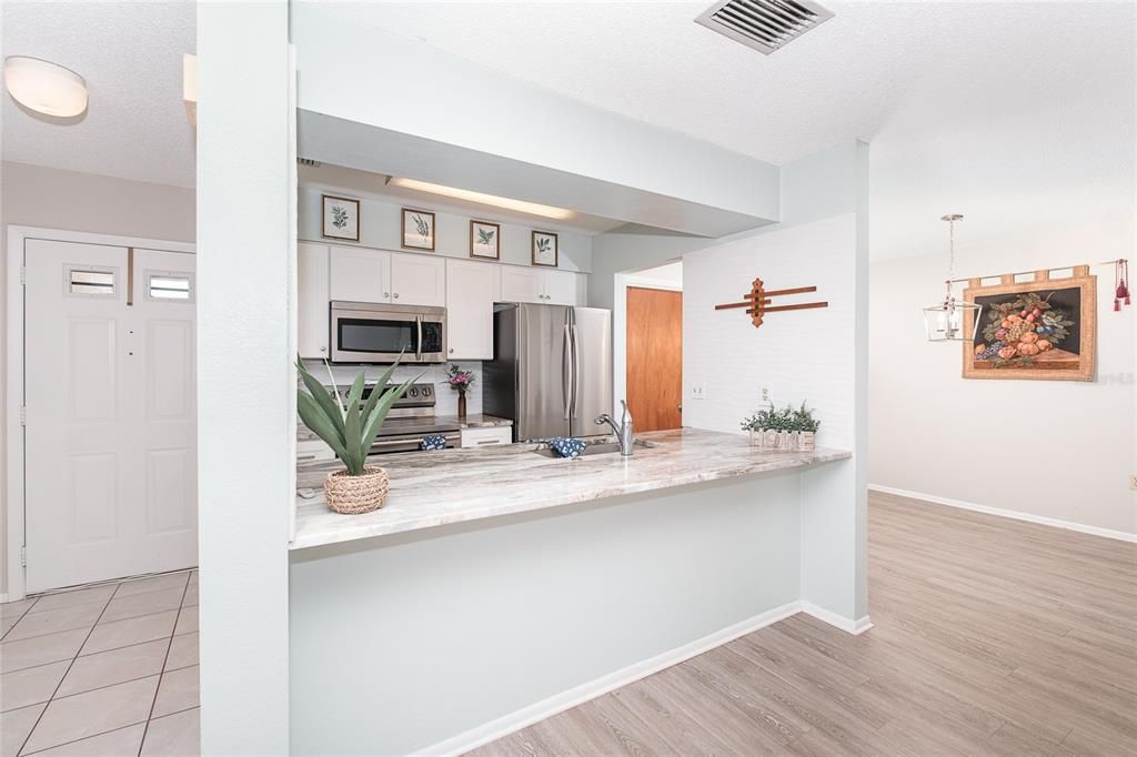 For Sale: $145,000 (2 beds, 1 baths, 884 Square Feet)