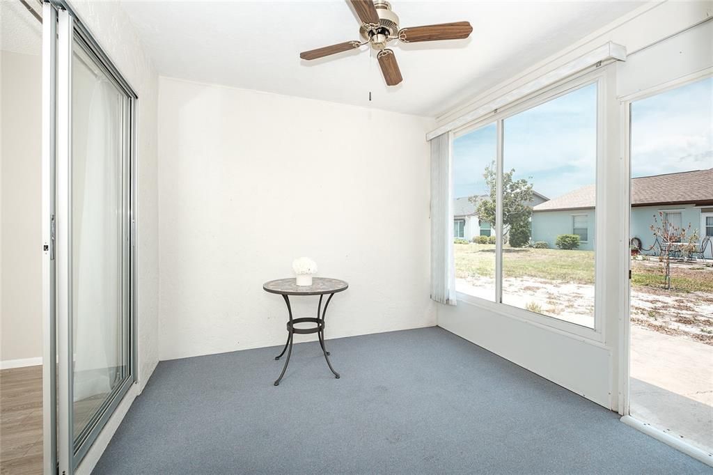 For Sale: $145,000 (2 beds, 1 baths, 884 Square Feet)