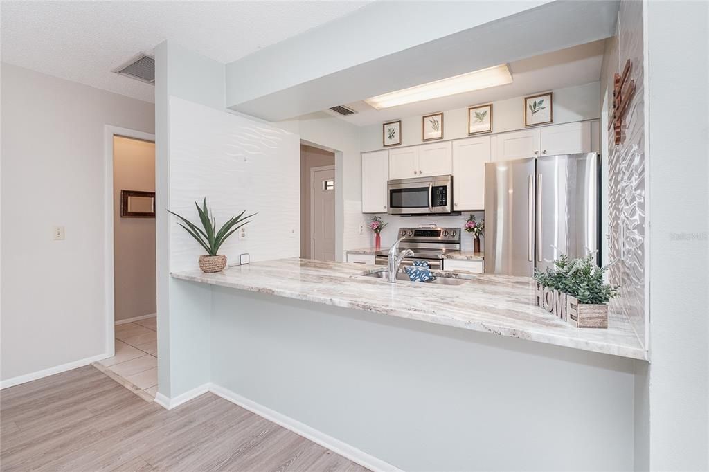 For Sale: $145,000 (2 beds, 1 baths, 884 Square Feet)