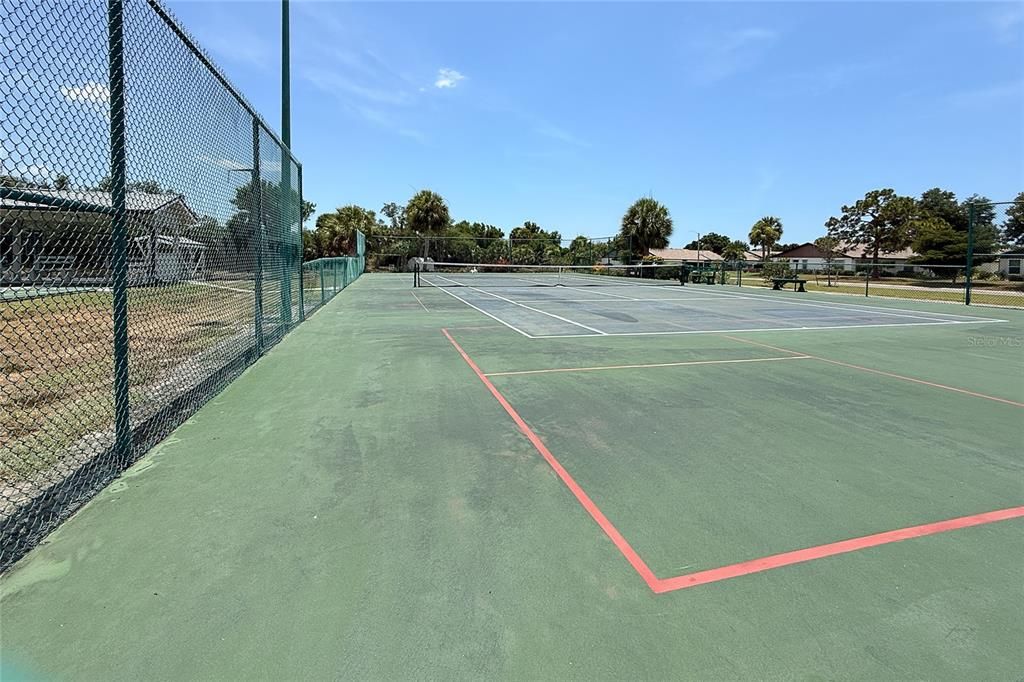 For Sale: $145,000 (2 beds, 1 baths, 884 Square Feet)