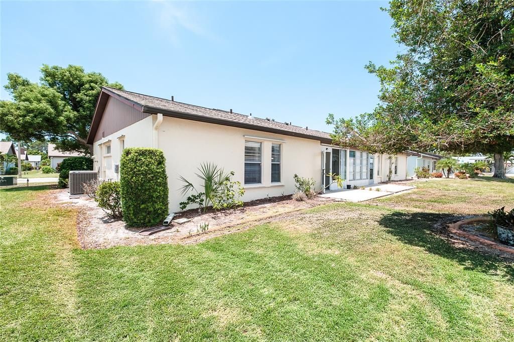 For Sale: $145,000 (2 beds, 1 baths, 884 Square Feet)