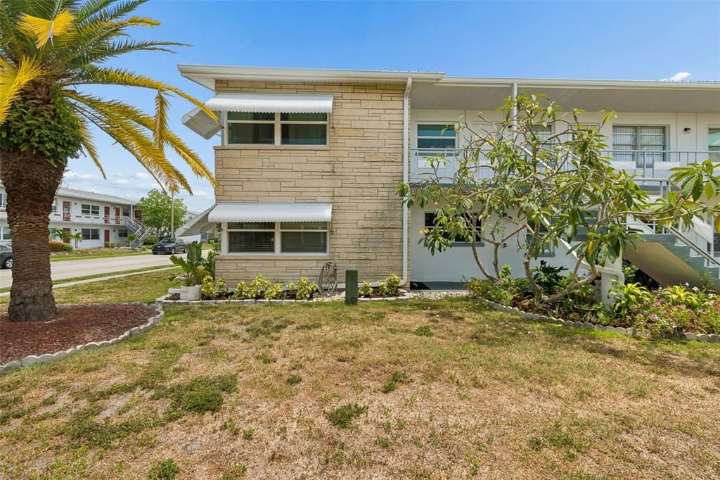For Sale: $112,000 (2 beds, 2 baths, 950 Square Feet)
