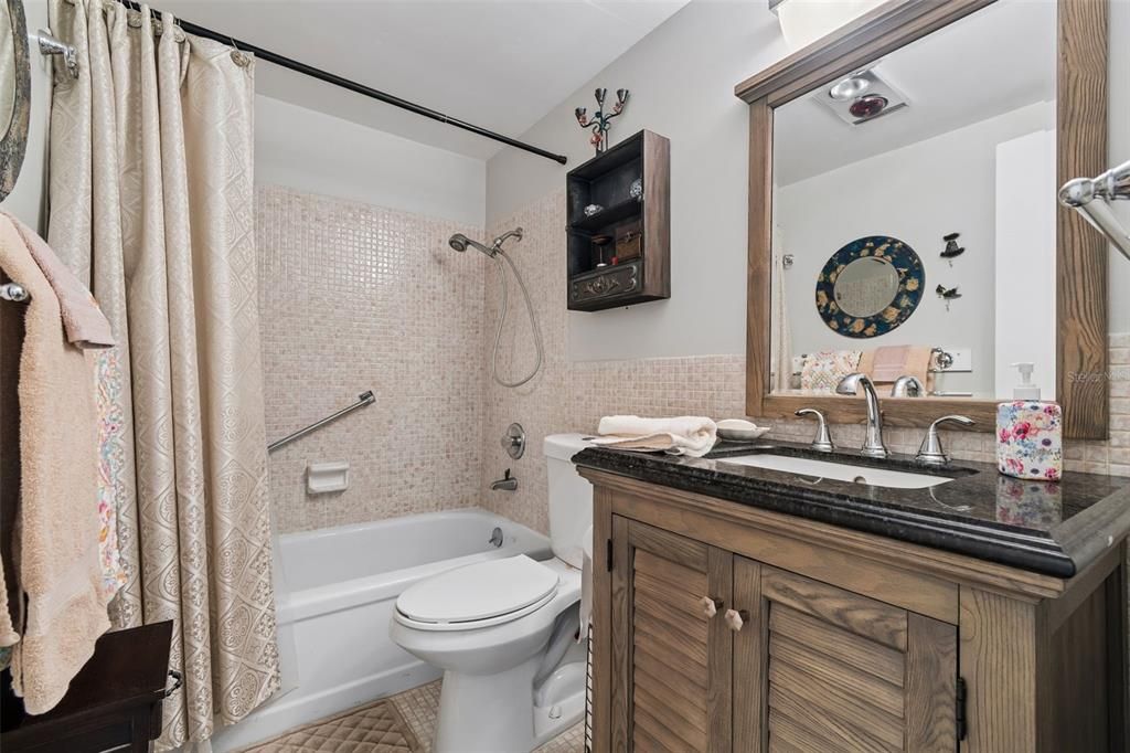 For Sale: $112,000 (2 beds, 2 baths, 950 Square Feet)