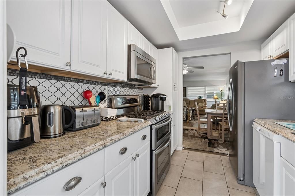 For Sale: $112,000 (2 beds, 2 baths, 950 Square Feet)