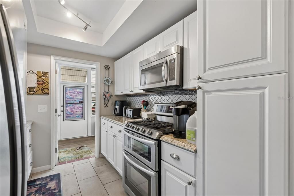 For Sale: $112,000 (2 beds, 2 baths, 950 Square Feet)