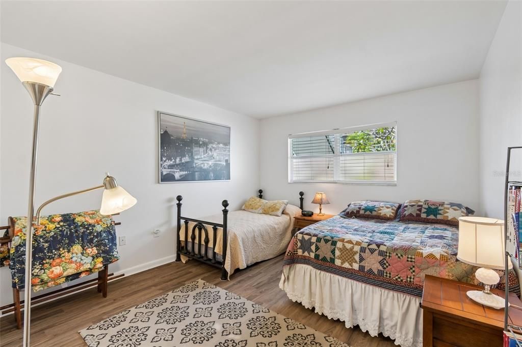 For Sale: $112,000 (2 beds, 2 baths, 950 Square Feet)