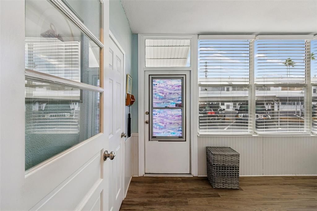 For Sale: $112,000 (2 beds, 2 baths, 950 Square Feet)