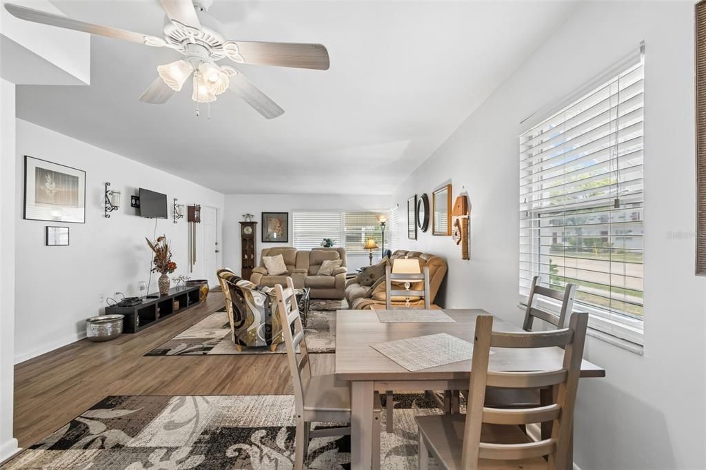 For Sale: $112,000 (2 beds, 2 baths, 950 Square Feet)