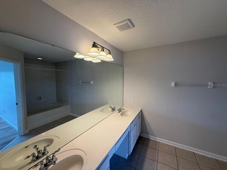 В аренду: $2,400 (3 спален, 2 ванн, 1762 Квадратных фут)