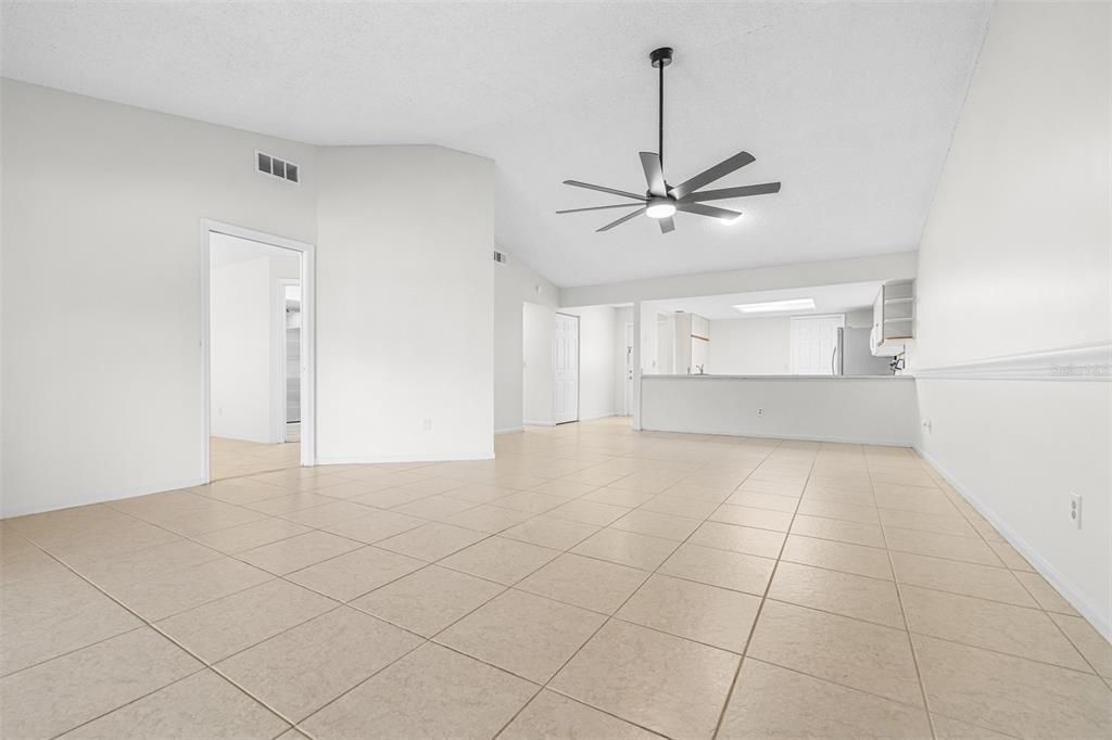 For Sale: $199,990 (2 beds, 2 baths, 1166 Square Feet)