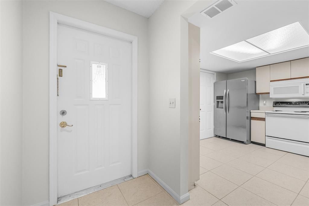 For Sale: $199,990 (2 beds, 2 baths, 1166 Square Feet)