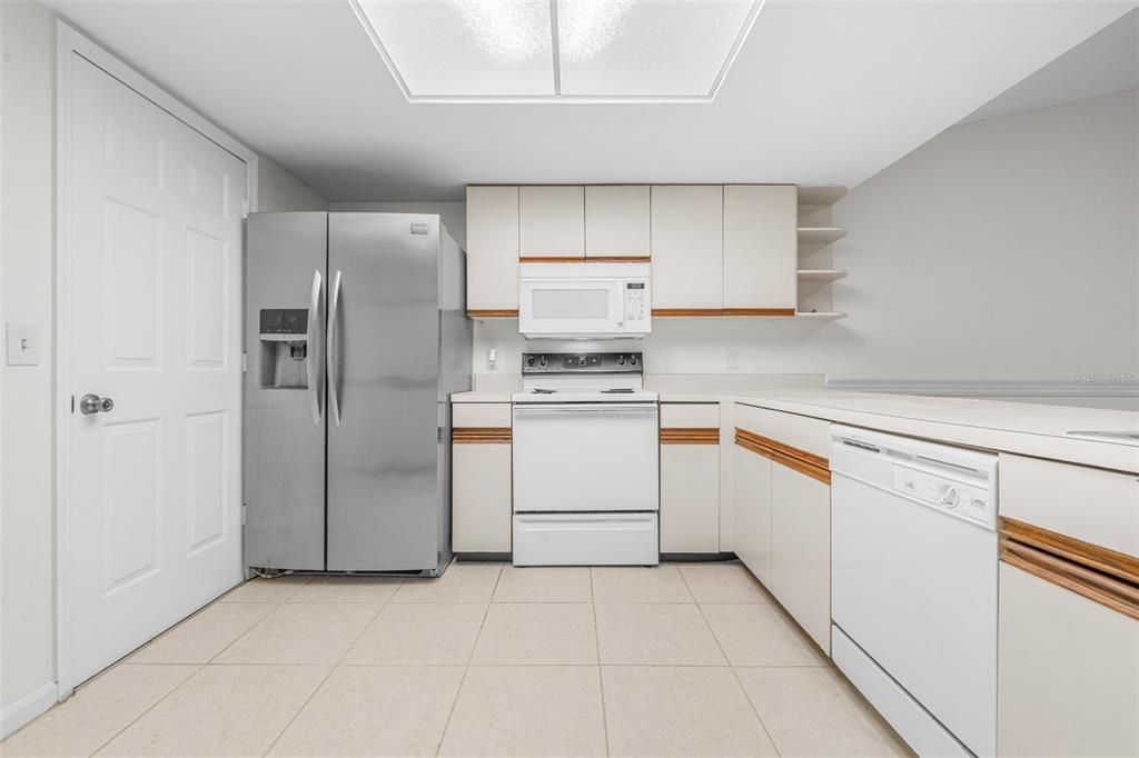 For Sale: $199,990 (2 beds, 2 baths, 1166 Square Feet)