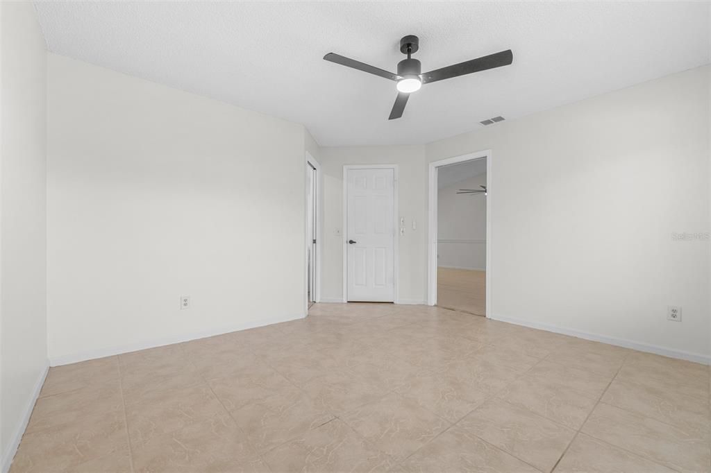 For Sale: $199,990 (2 beds, 2 baths, 1166 Square Feet)