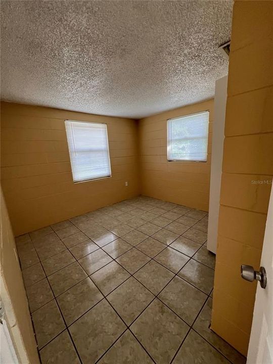 For Rent: $1,600 (3 beds, 1 baths, 1400 Square Feet)
