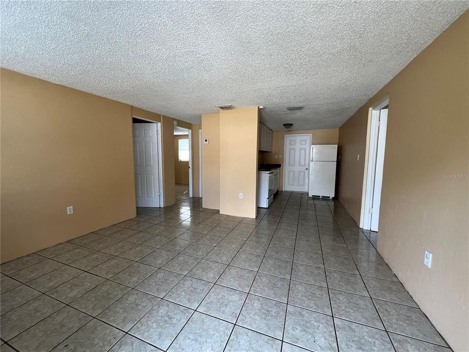 For Rent: $1,600 (3 beds, 1 baths, 1400 Square Feet)