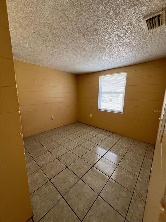 For Rent: $1,600 (3 beds, 1 baths, 1400 Square Feet)