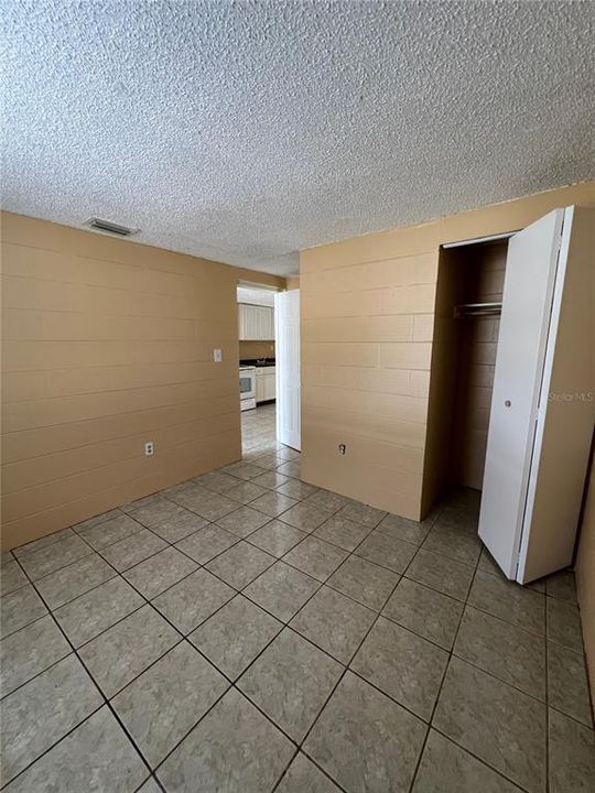 For Rent: $1,600 (3 beds, 1 baths, 1400 Square Feet)