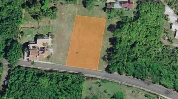 На продажу: $400,000 (0.49 acres)