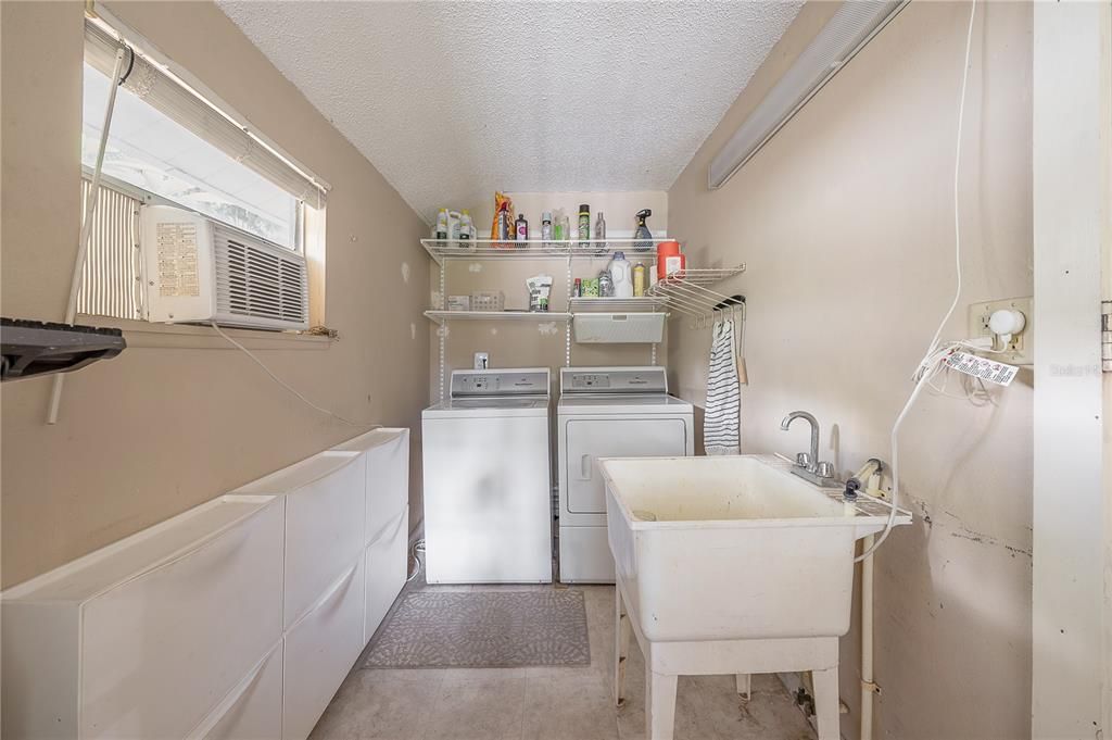 En Renta: $2,950 (3 camas, 2 baños, 1524 Pies cuadrados)
