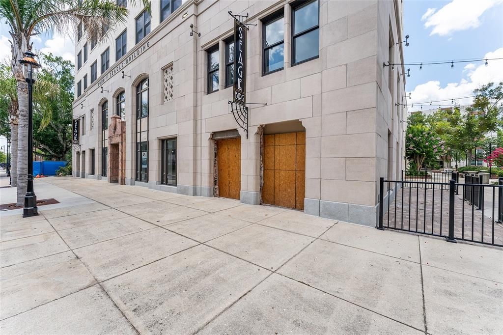 For Sale: $325,000 (2 beds, 2 baths, 1100 Square Feet)