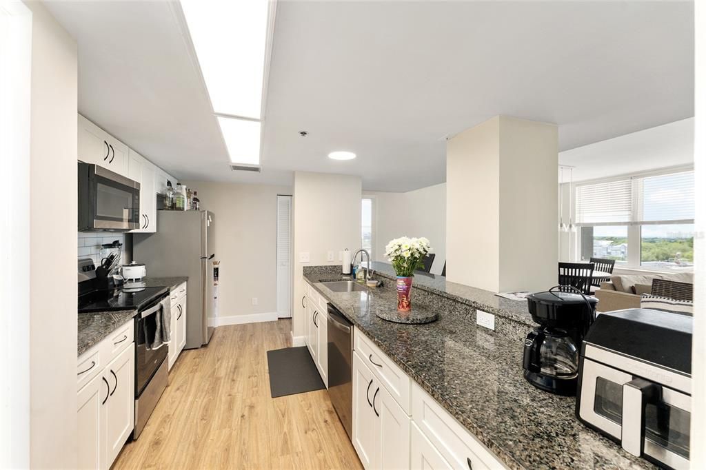 For Sale: $325,000 (2 beds, 2 baths, 1100 Square Feet)
