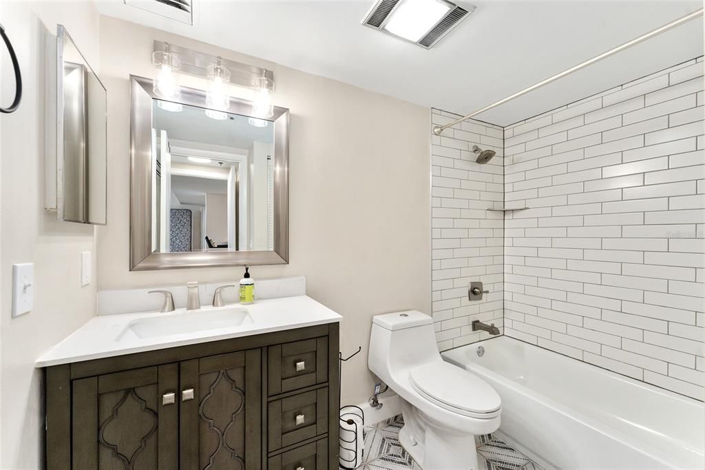 For Sale: $325,000 (2 beds, 2 baths, 1100 Square Feet)